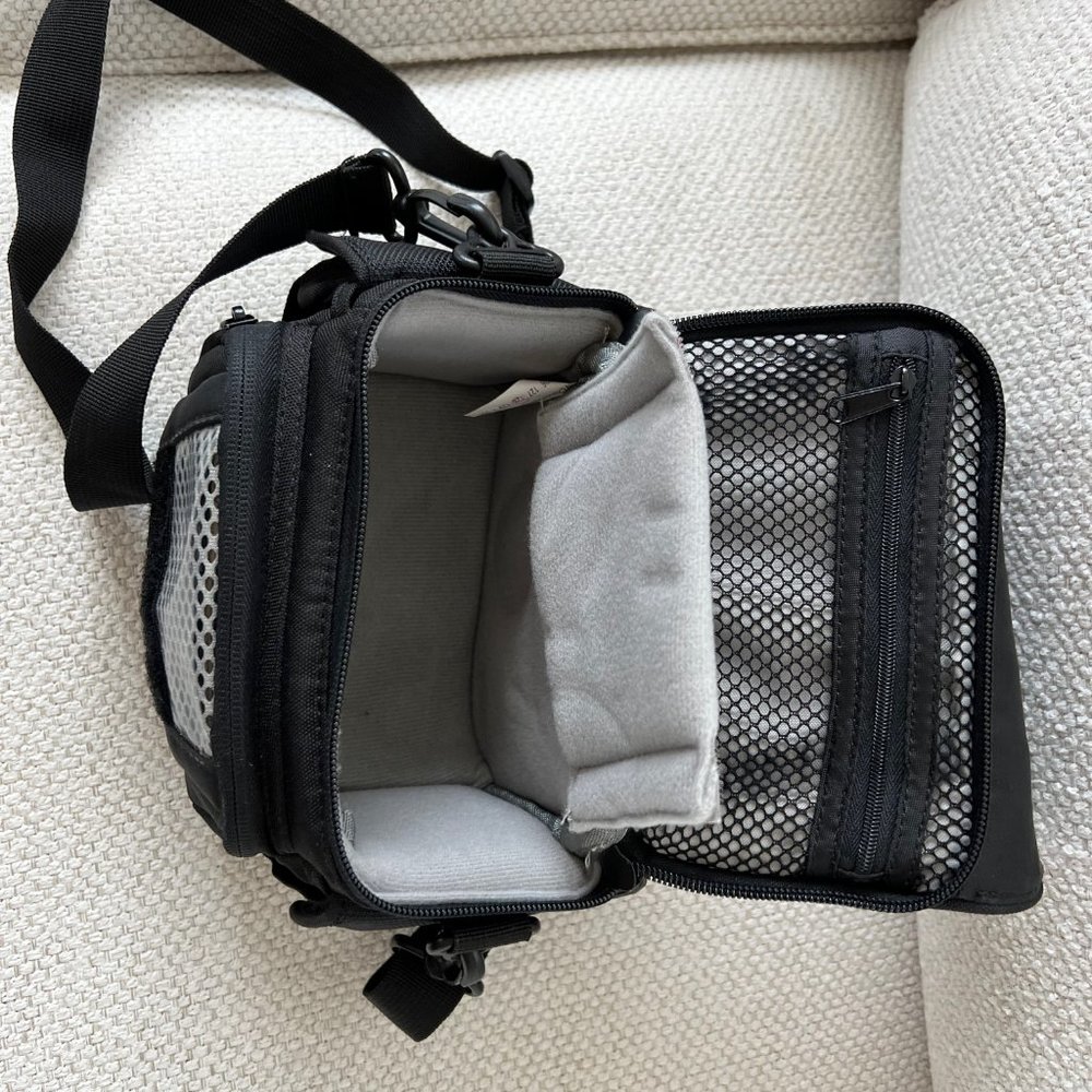 Camera Bag - Picture 4 of 9